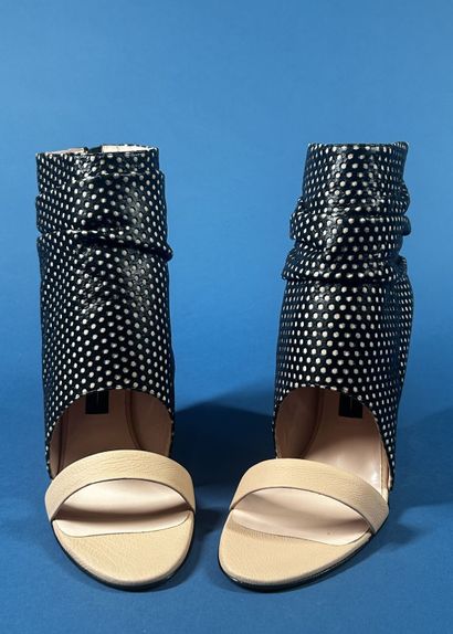 JEROME DREYFUS
Paire d'escarpins en cuir...