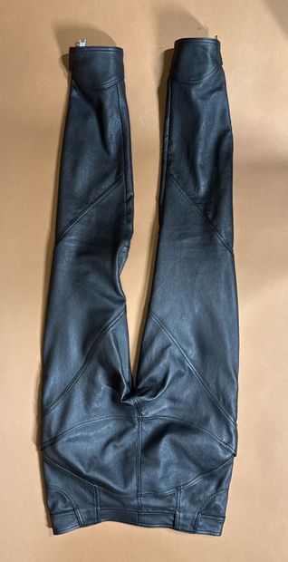 ALEXANDER McQUEEN 
Blouson perfecto en cuir...