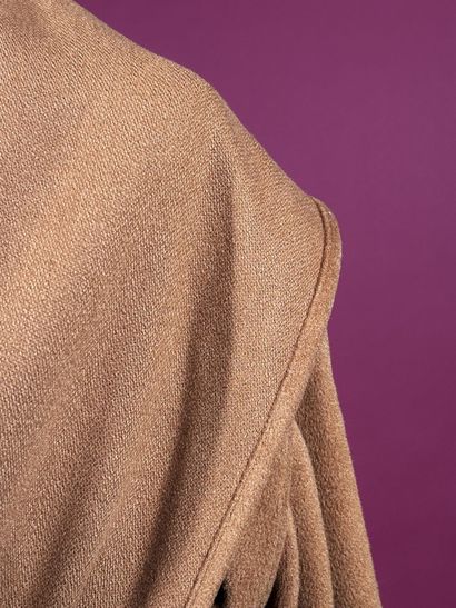 HERMÈS Paris
Veste en cachemire camel façon...