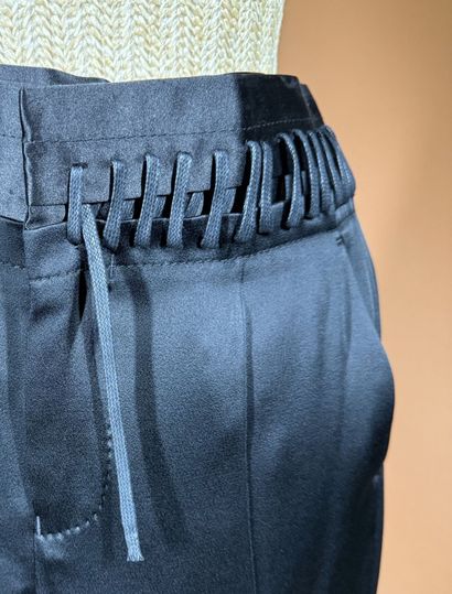 HAIDER ACKERMANN
Ensemble en velours frappé,...