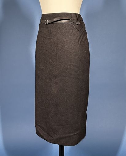 HERMÈS Paris
Jupe droite au genoux en gabardine...