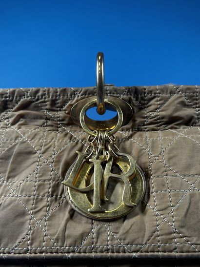 CHRISTIAN DIOR
Petit sac à dos en toile matelassée...