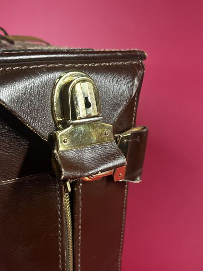 GOYARD 
Valise porte-habit pliable chiffrée...