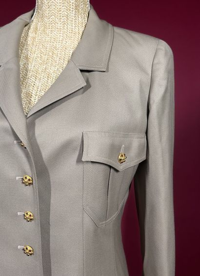 CHANEL BOUTIQUE, automne 1996
Robe manteau...