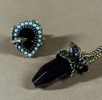 ALEXANDER McQUEEN 
Lot composé d'une bague...