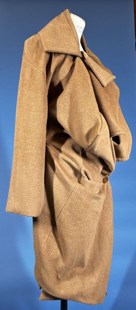 WORDS END VIVIENNE WESTWOOD 
Manteau déglingue...
