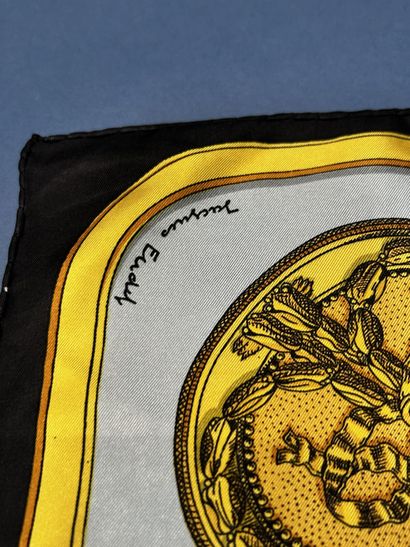 HERMÈS Paris 
Carré en twill de soie imprimée...