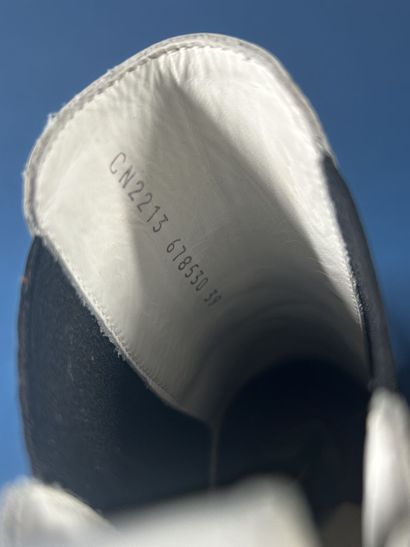 ALEXANDER McQUEEN 
Paire de boots en cuir...