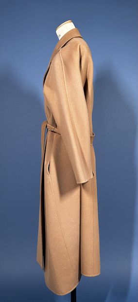'S MAX MARA
Manteau en laine camel à col...