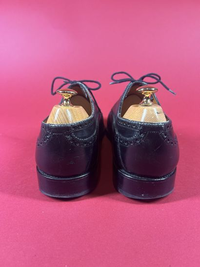 J. M. WESTON 
Deux paires de derby homme...