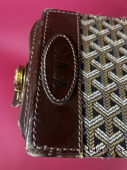 GOYARD 
Valise porte-habit pliable chiffrée...