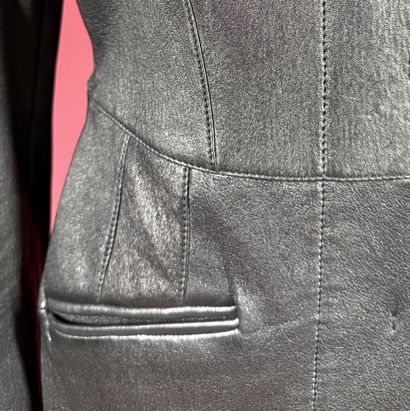 MIU MIU 
Veste 7/8e en cuir noir irisé argent,...