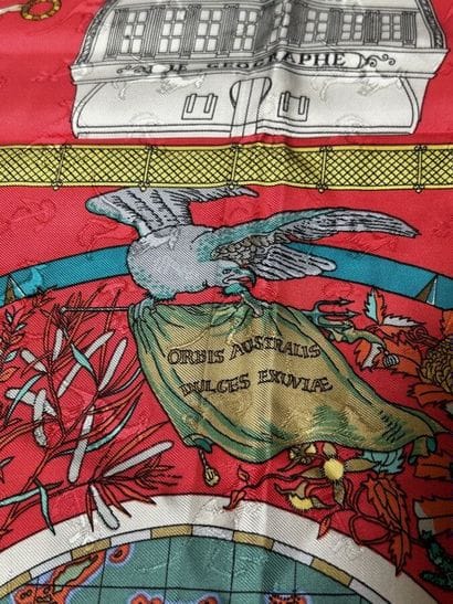 HERMÈS Paris 
Carré en twill de soie imprimée...