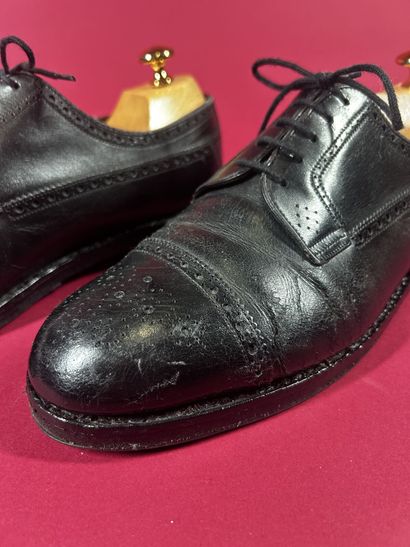 J. M. WESTON 
Deux paires de derby homme...