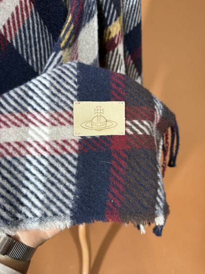 VIVIENNE WESTWOOD
Poncho à capuche à bords...