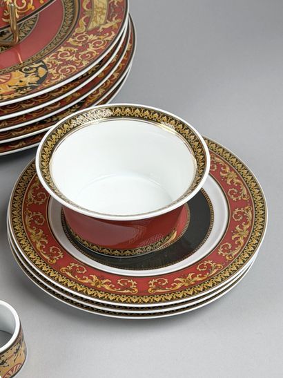 VERSACE - Medusa
Partie de service en porcelaine...