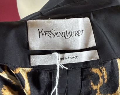 YVES SAINT LAURENT
Imperméable en polyester...