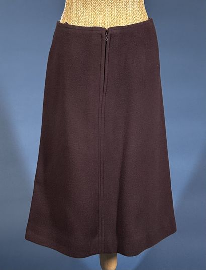 GRES 
Tailleur en drap aubergine composé...
