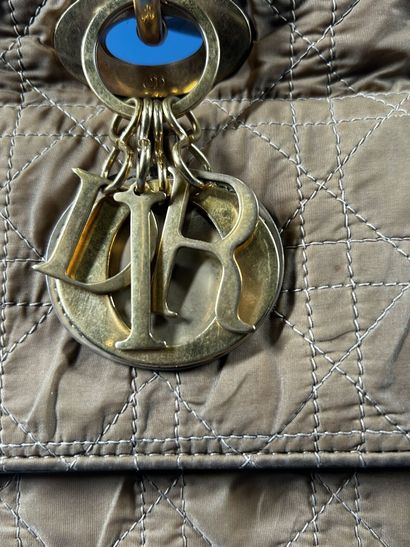 CHRISTIAN DIOR
Petit sac à dos en toile matelassée...