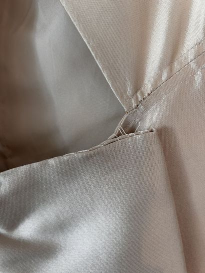 PIERRE BALMAIN Boutique 
Robe longue en soie...