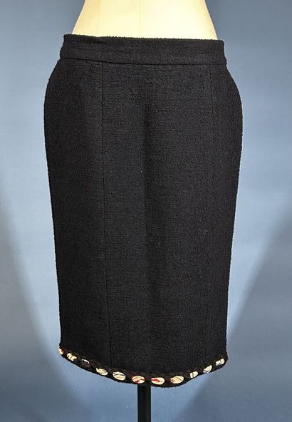 CHANEL boutique
Tailleur en tweed marine...