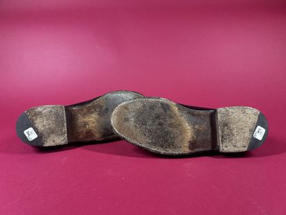 J. M. WESTON 
Deux paires de derby homme...