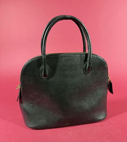 CÉLINE
Sac en cuir grainé noir, fermeture...