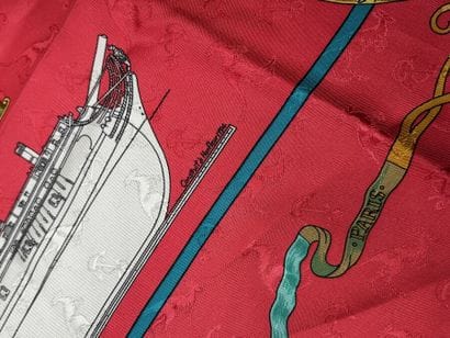 HERMÈS Paris 
Carré en twill de soie imprimée...