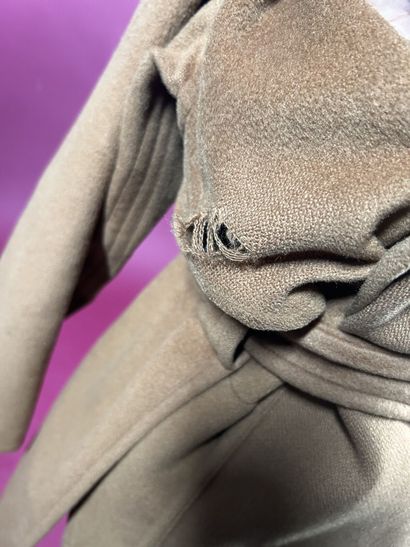 HERMÈS Paris
Veste en cachemire camel façon...