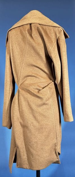 WORDS END VIVIENNE WESTWOOD 
Manteau déglingue...