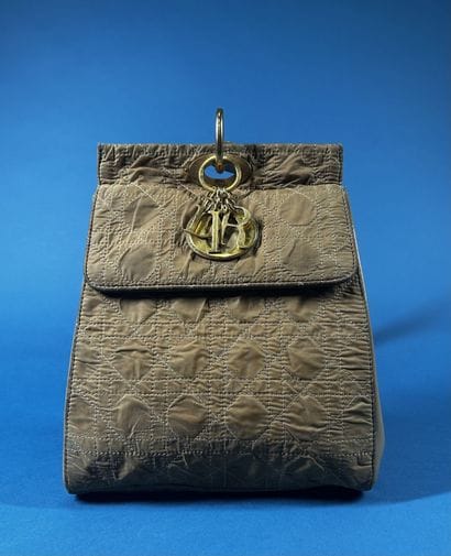 CHRISTIAN DIOR
Petit sac à dos en toile matelassée...