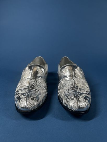 ALEXANDER McQUEEN
Paire de sleepers en cuir...