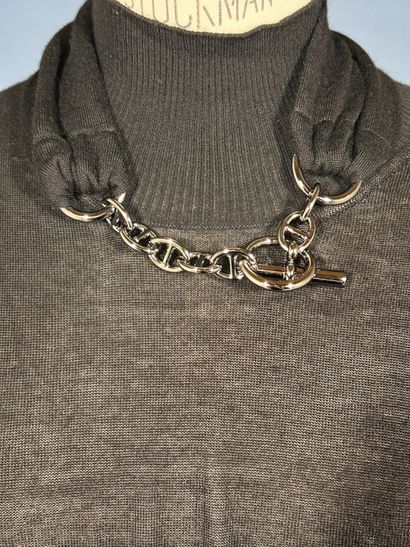 HERMÈS Paris
Pull en cachemire et soie noirs,...