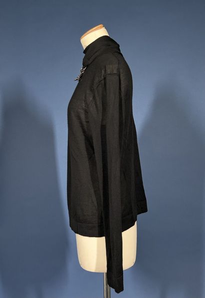 HERMÈS Paris
Pull en cachemire et soie noirs,...