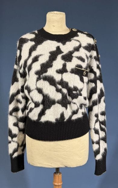 CHANEL 
Twinset en alpaga marbré camélia...