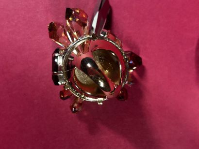LANVIN
Parure en métal doré pavée de strass...