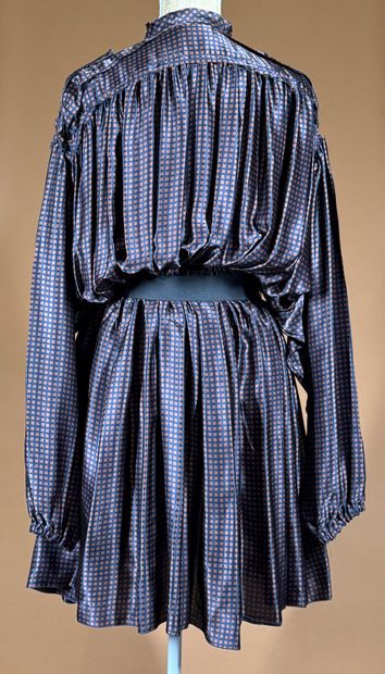 LANVIN Hiver 2010 
Robe mi-longue en satin...