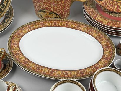 VERSACE - Medusa
Partie de service en porcelaine...