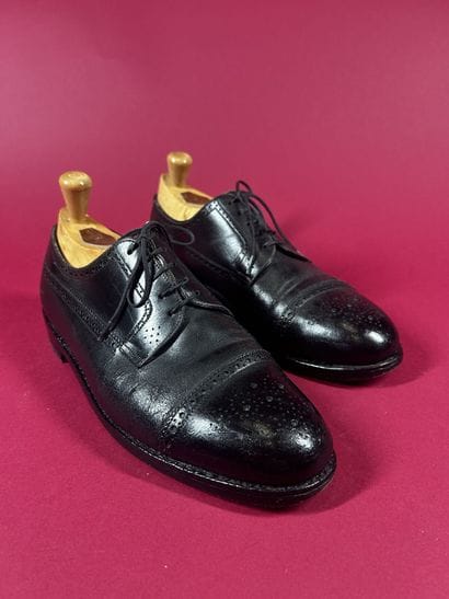 J. M. WESTON 
Deux paires de derby homme...