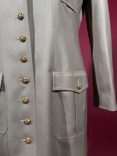CHANEL BOUTIQUE, automne 1996
Robe manteau...