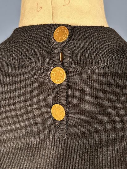 HERMÈS Paris 
Pull en lainage noir et twill...
