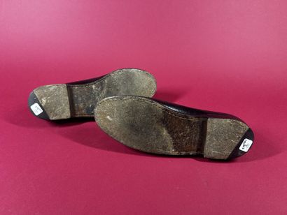 J. M. WESTON 
Deux paires de derby homme...