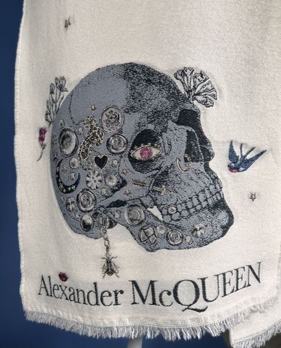 ALEXANDER McQUEEN 
Écharpe en cachemire ivoire...