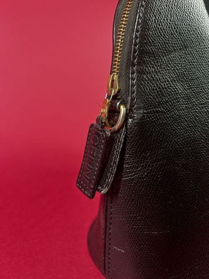 CÉLINE
Sac en cuir grainé noir, fermeture...