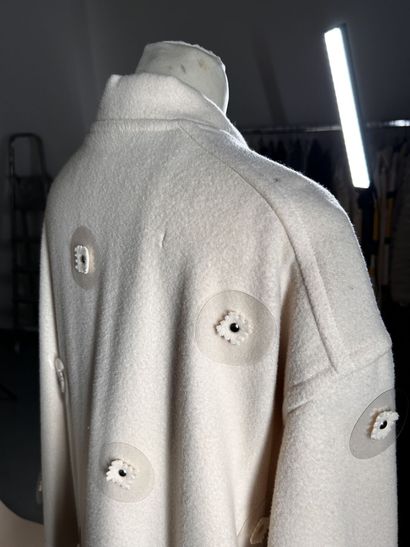 COURRÈGES Paris 
Long manteau en lainage...