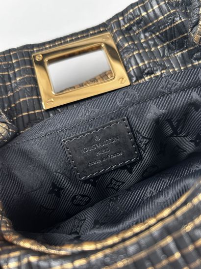 LOUIS VUITTON 
Pochette Altair en toile satinée...