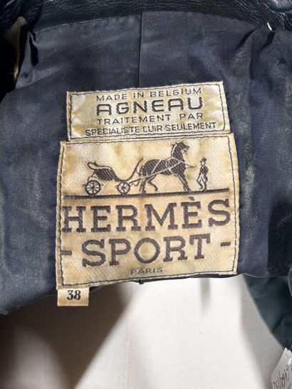 HERMÈS SPORT
Robe façon trench mi-longue...