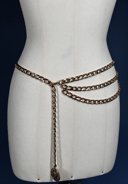 CHANEL
Ceinture chaîne en métal doré à trois...