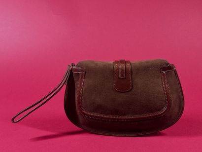 TOD'S 
Pochette en daim et cuir marron, fermoir...