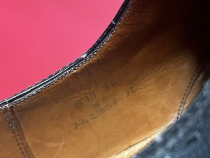 J. M. WESTON 
Deux paires de derby homme...